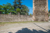 <center>Conflans : la tour Sarrasine.</center> Derrière ce muret existait un escalier qui descendait jusqu’au couvent des bernardines.