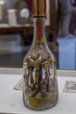 <center>Conflans : Musée d’Art et d’Histoire.</center> Bouteille calvaire avec croix de la Passion - 2nde moitié 19e siècle. Le Vendredi saint célébrant le jour de la mort de Jésus est un jour de deuil. Les fidèles suivent en procession « le chemin de croix » qui rappelle la Passion du Christ.
Le Samedi saint au soir c'est l'attente de la résurrection. Le dimanche de Pâques est le sommet de l'année liturgique ; c'est la résurrection du Christ.